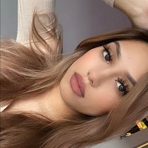 Meet your Posher, Faviola